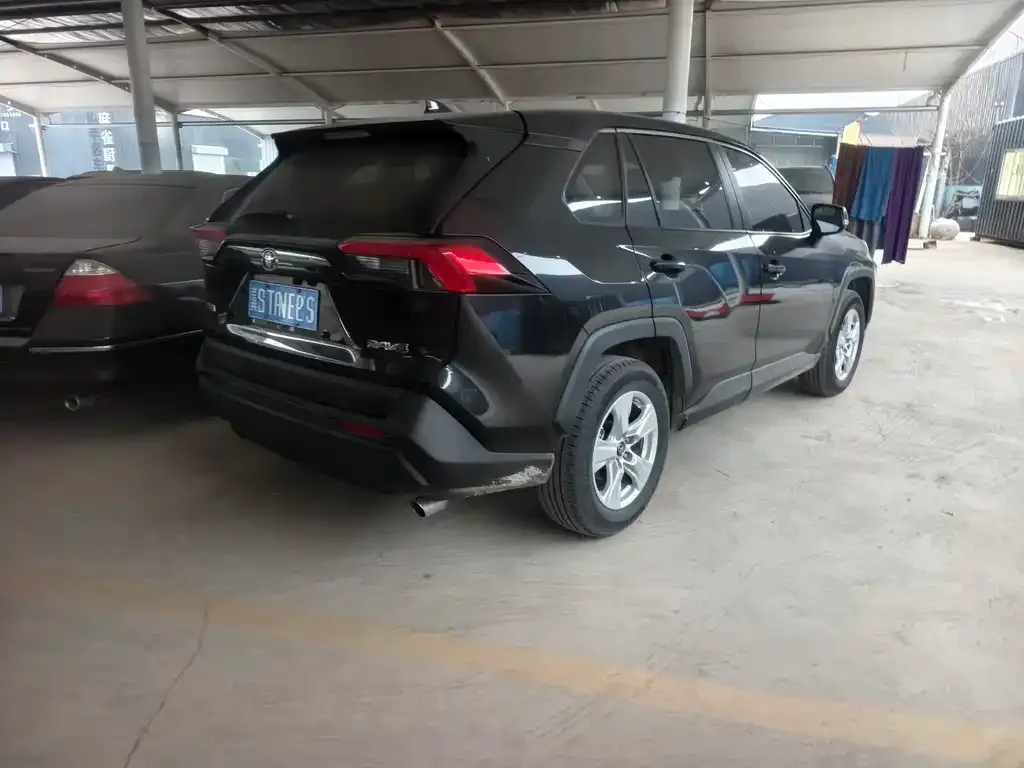 Toyota RAV4 2023 из CN, фото 4