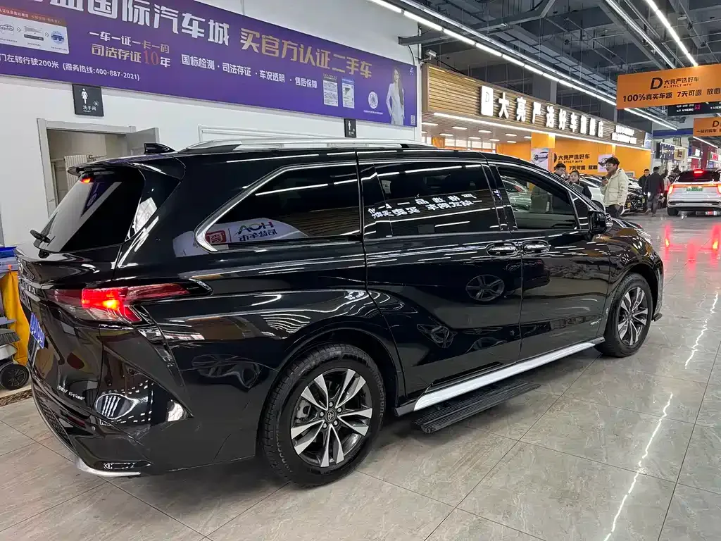 Toyota Granvia — фото 5