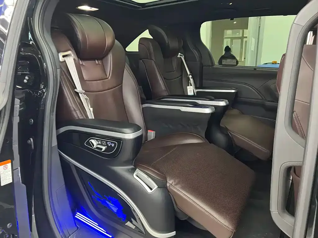 Toyota Granvia — фото 6