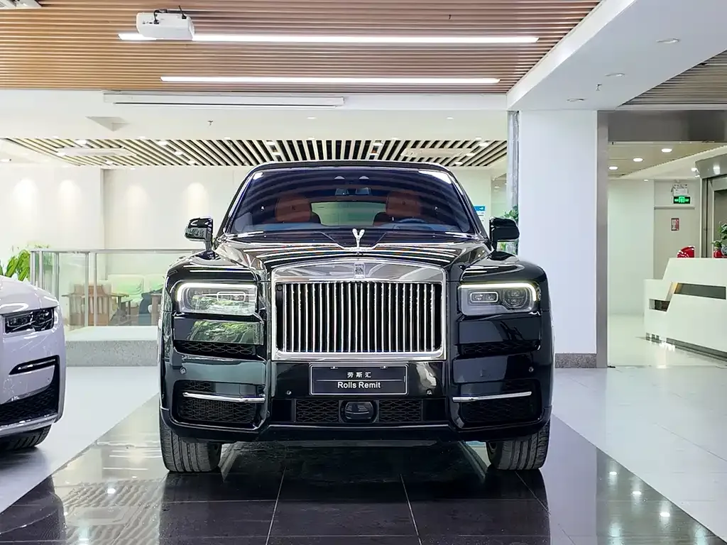 Rolls-Royce Cullinan — фото 9