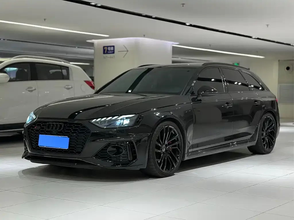 Audi RS 4 2022 из CN, фото 1