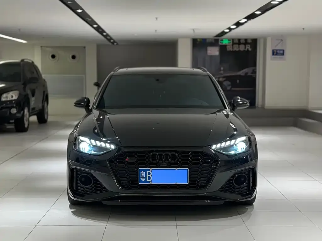 Audi RS 4 2022 из CN, фото 4