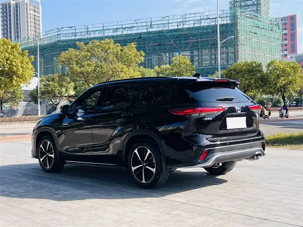 Toyota Crown Kluger 2023 из CN, фото 5
