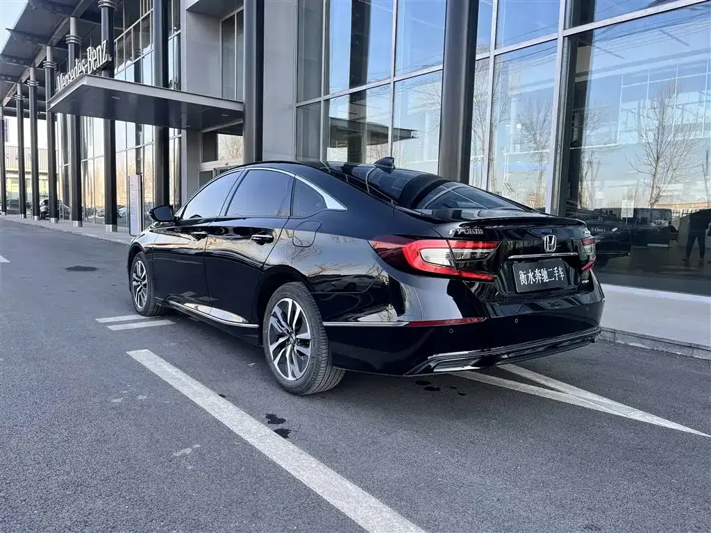 Honda Accord — фото 8
