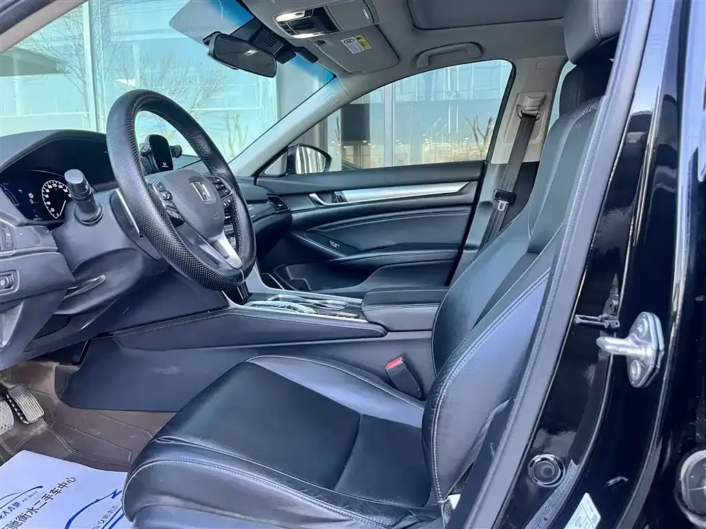 Honda Accord — фото 9