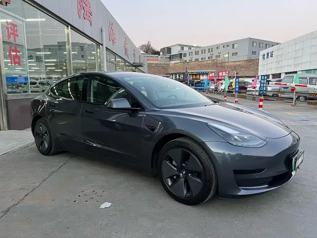 Tesla Model 3 — фото 6