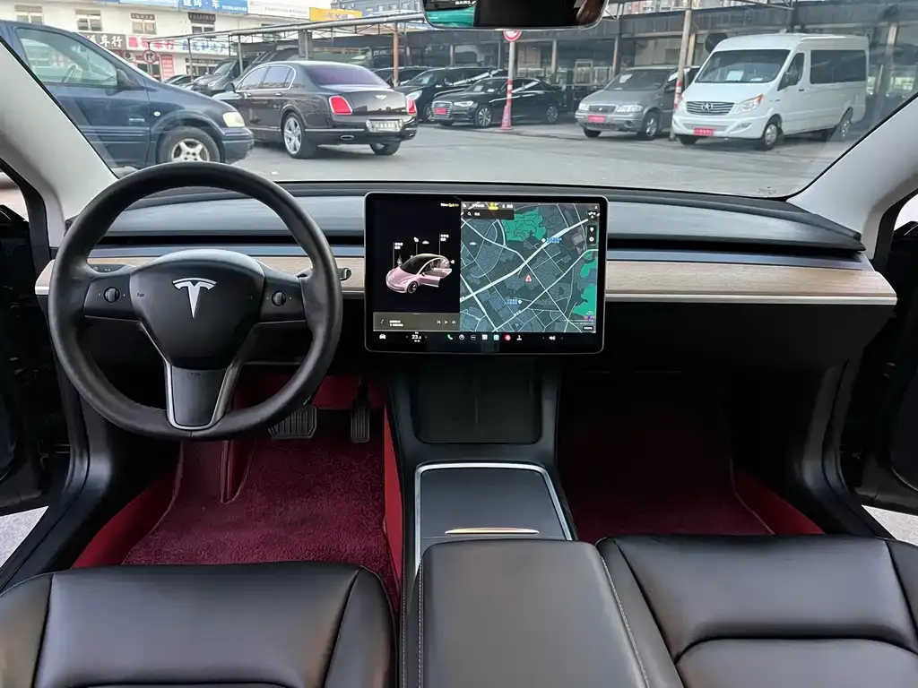Tesla Model 3 — фото 4