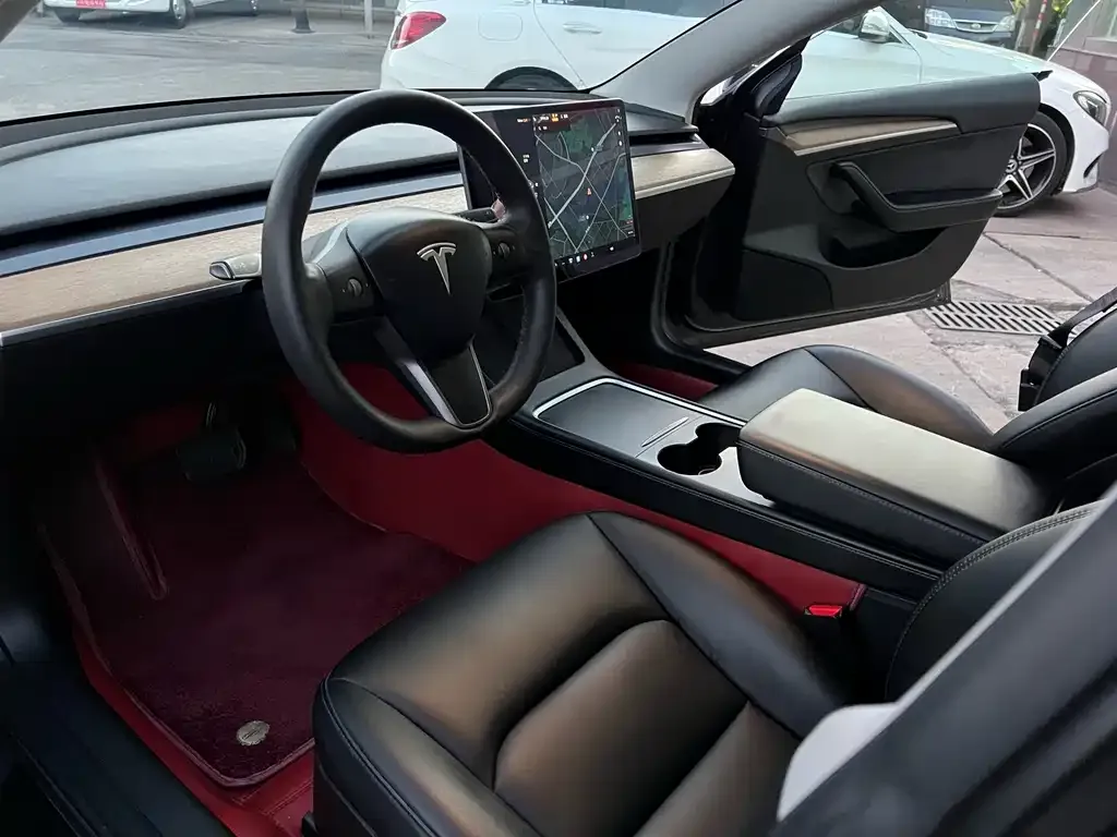 Tesla Model 3 — фото 10