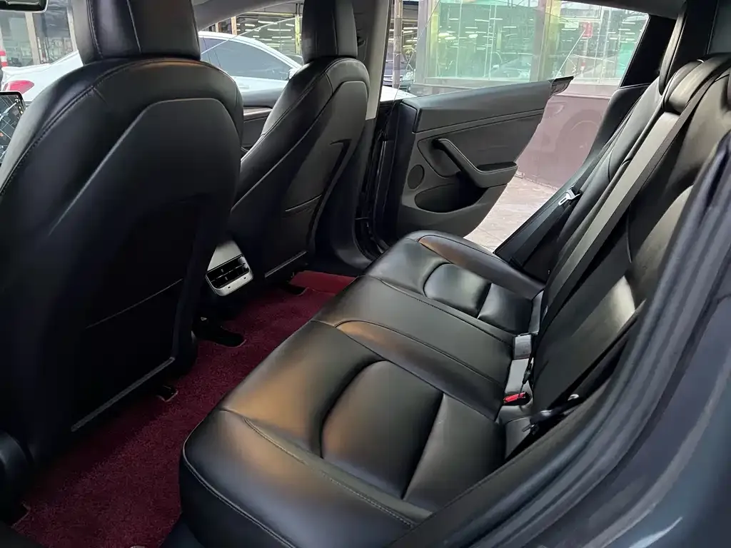 Tesla Model 3 — фото 2
