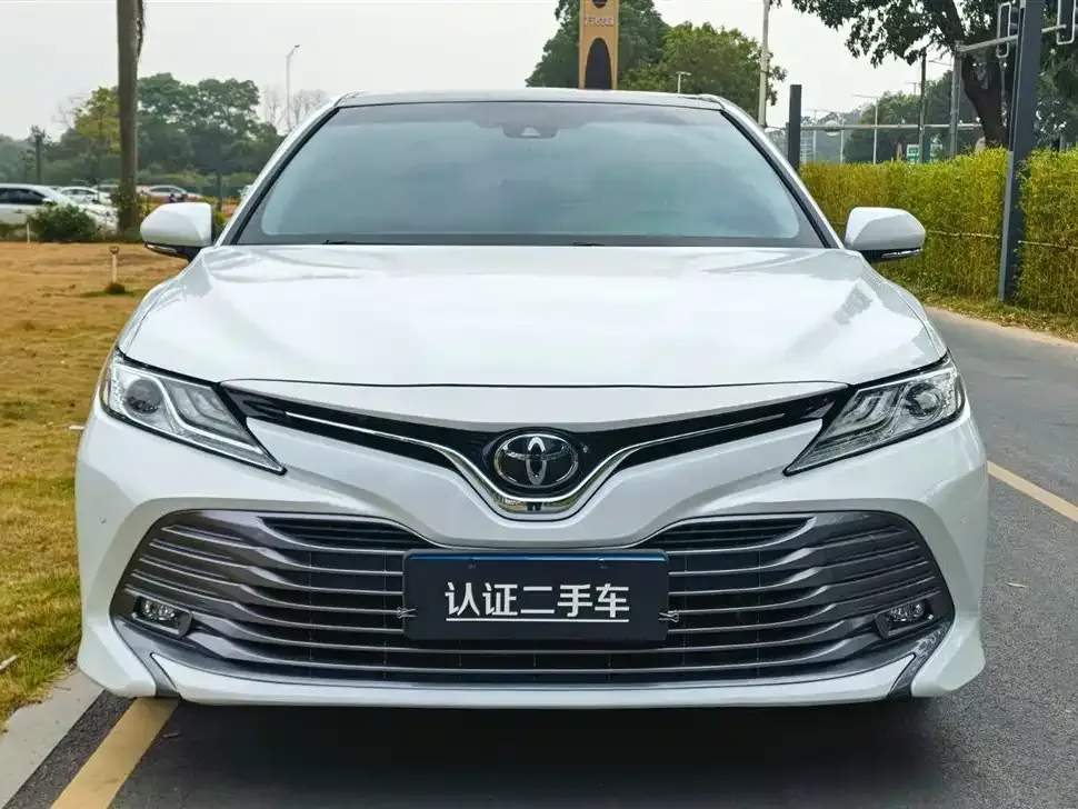 Toyota Camry — фото 2