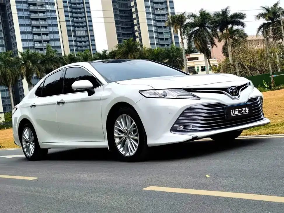 Toyota Camry — фото 9