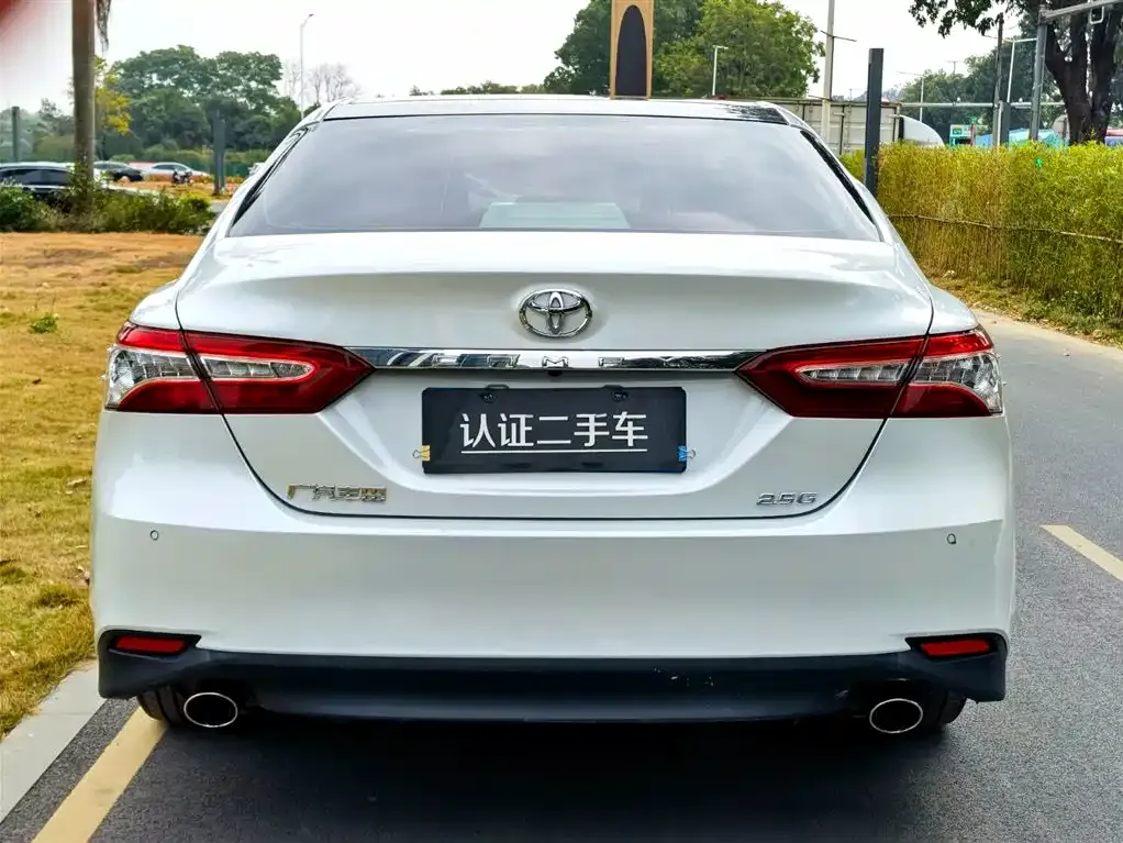 Toyota Camry — фото 5