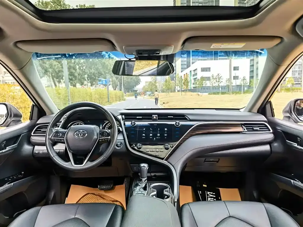 Toyota Camry — фото 3