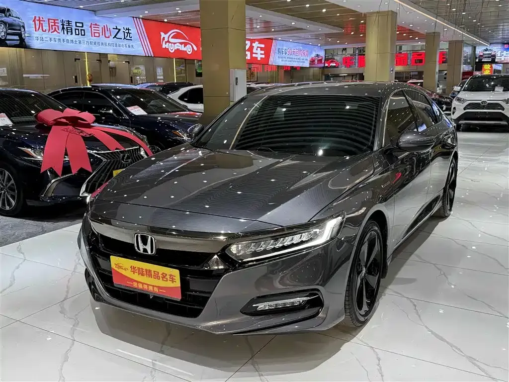Honda Accord — фото 1