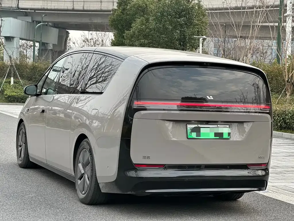 Li Auto MEGA — фото 6