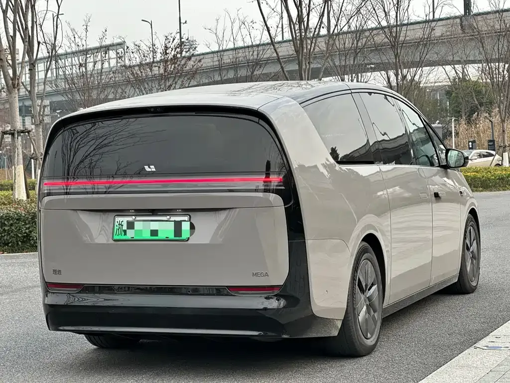 Li Auto MEGA — фото 3