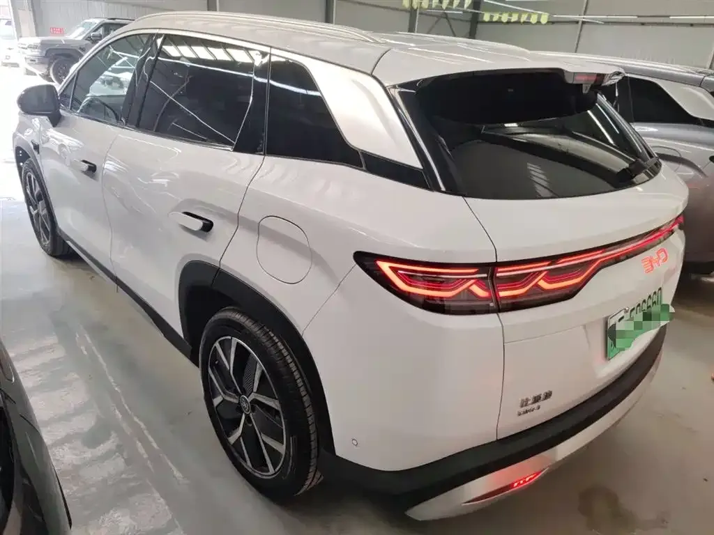 BYD L DM-i — фото 7