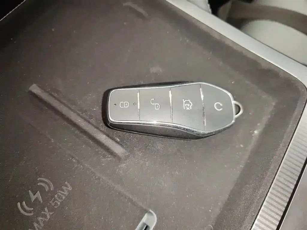 BYD L DM-i — фото 3
