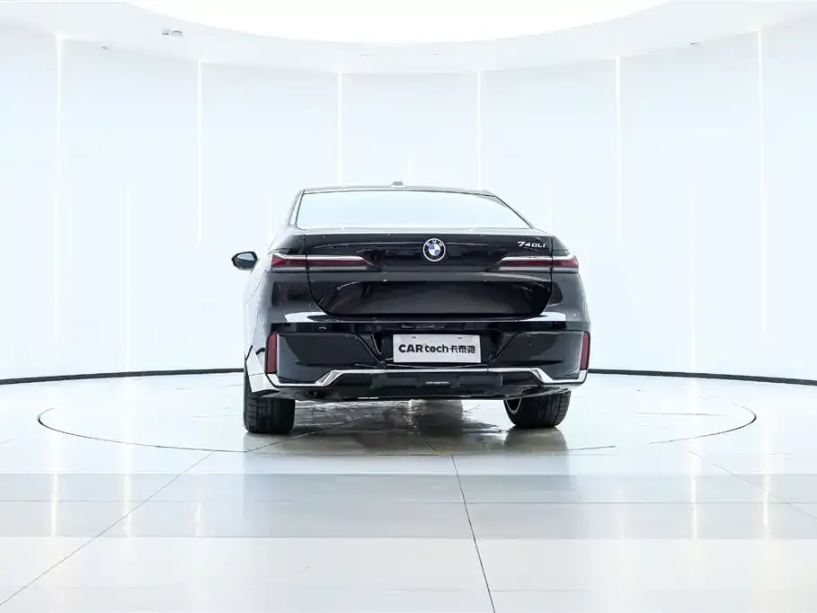 BMW 7 Series 2024 из CN, фото 3