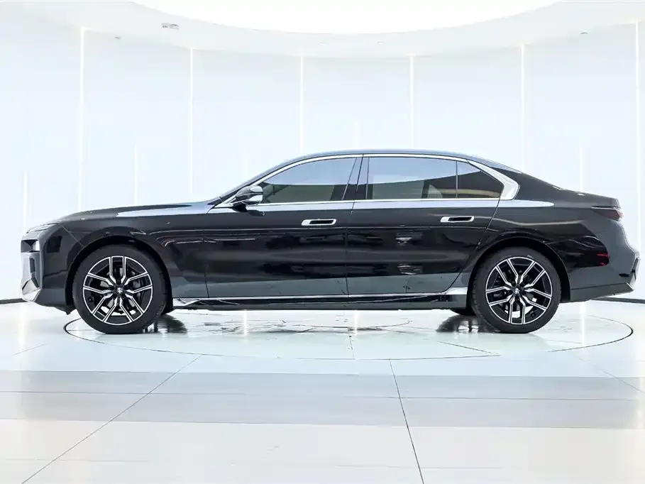 BMW 7 Series 2024 из CN, фото 2