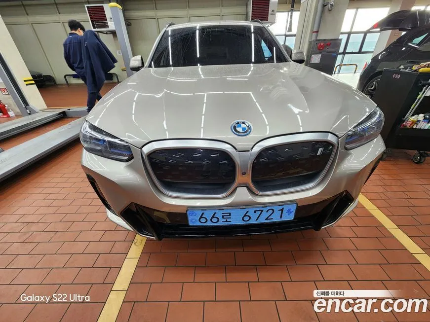 BMW iX3 — фото 1