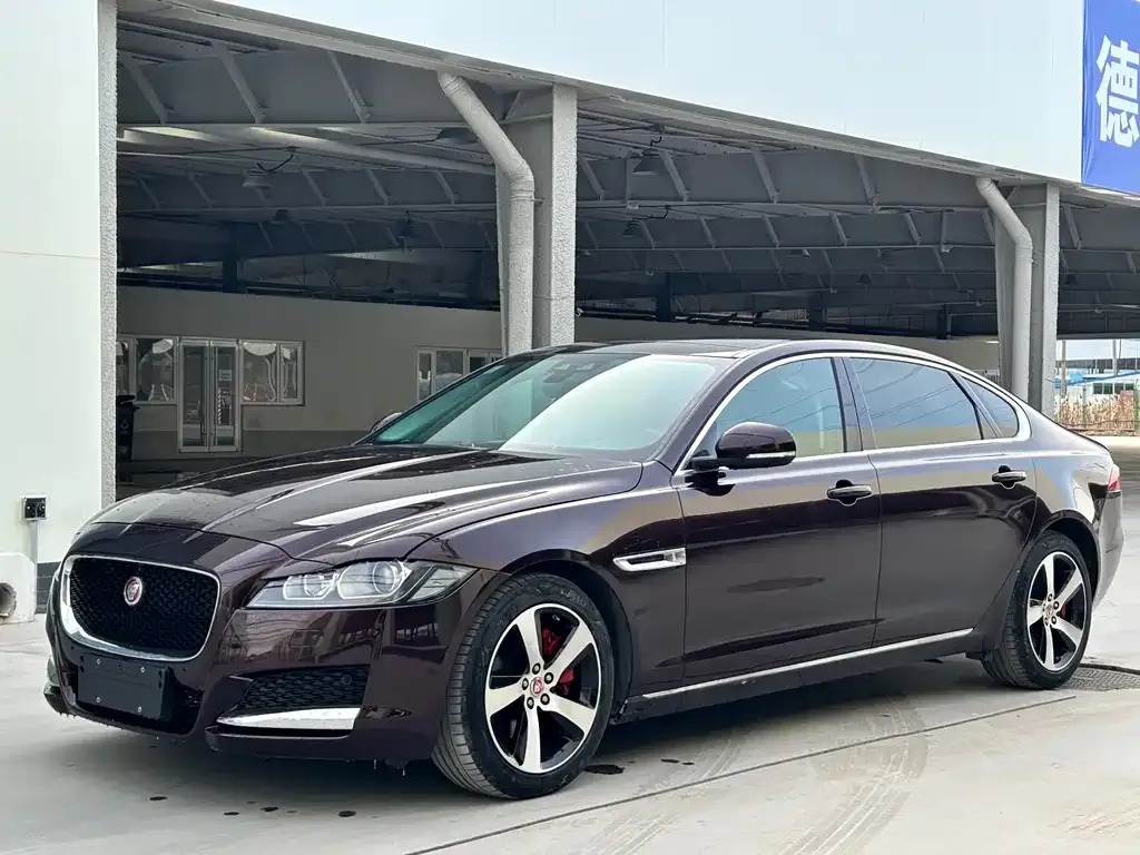 Jaguar XFL — фото 1