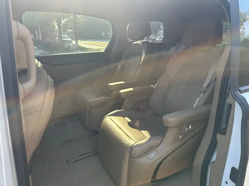 Buick GL8 2022 из CN, фото 2