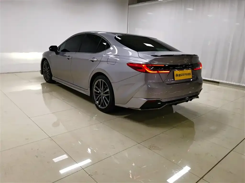 Toyota Camry — фото 6