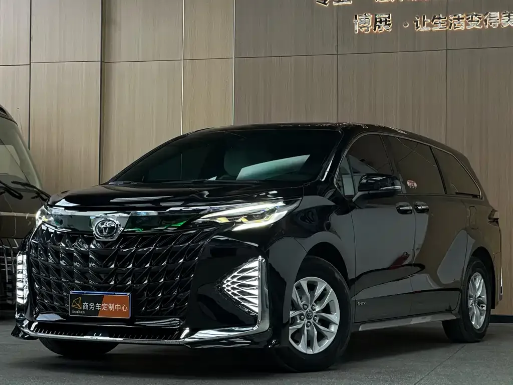 Toyota Granvia — фото 1