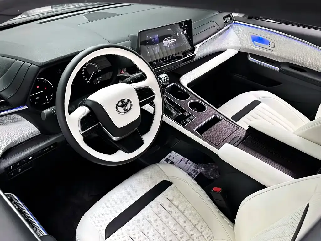 Toyota Granvia — фото 6