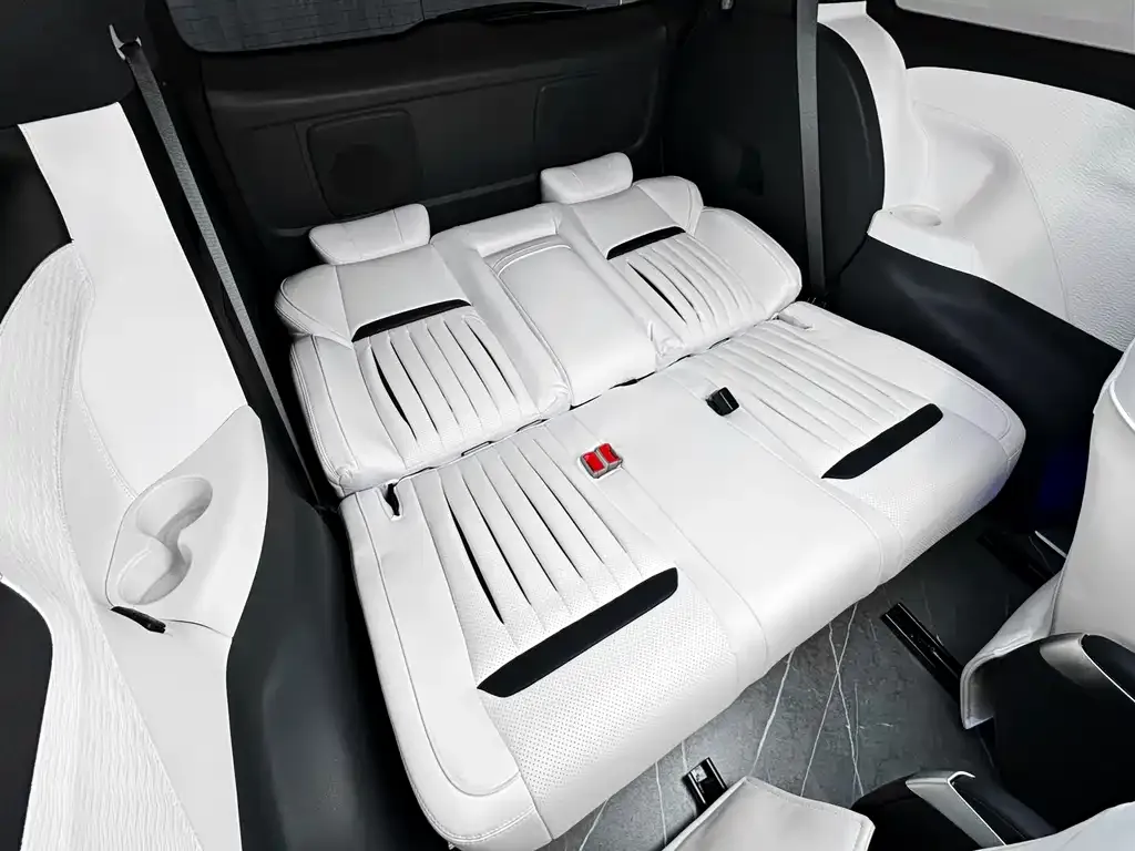 Toyota Granvia — фото 7
