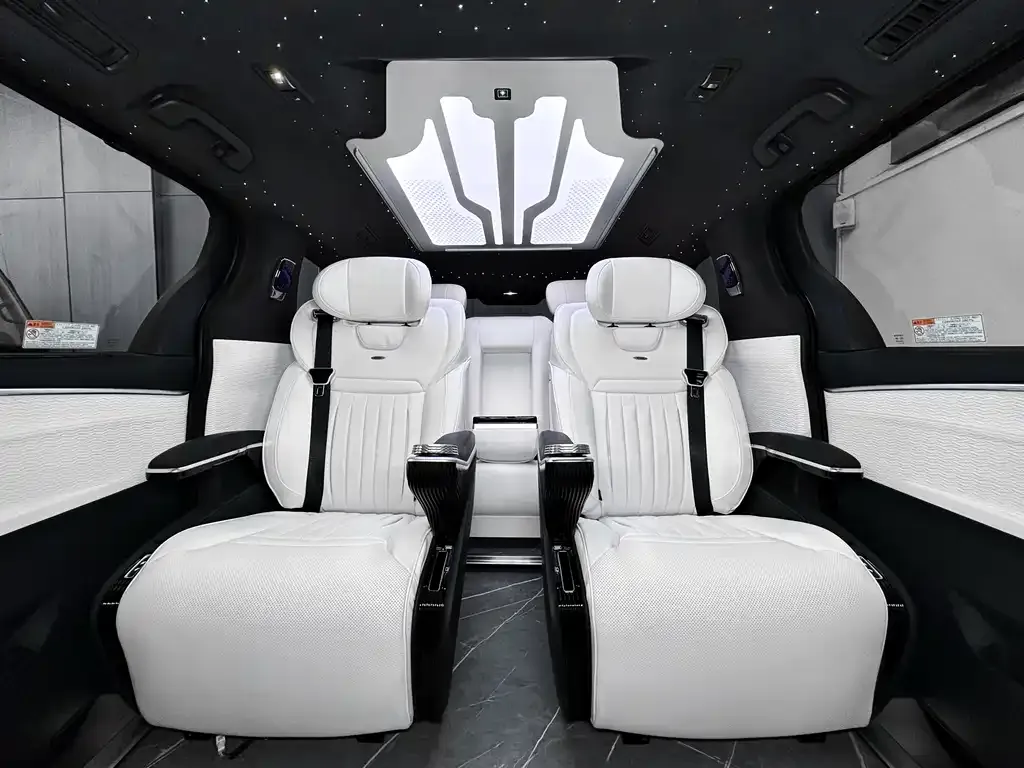 Toyota Granvia — фото 2