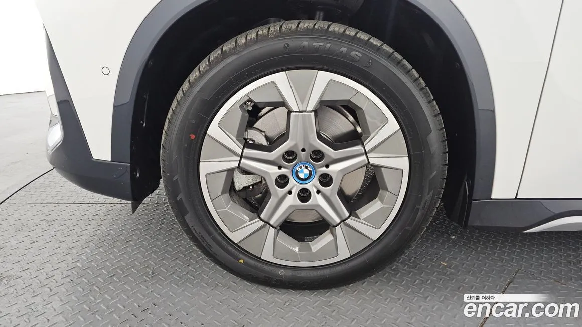 BMW iX1 2024 из KR, фото 8