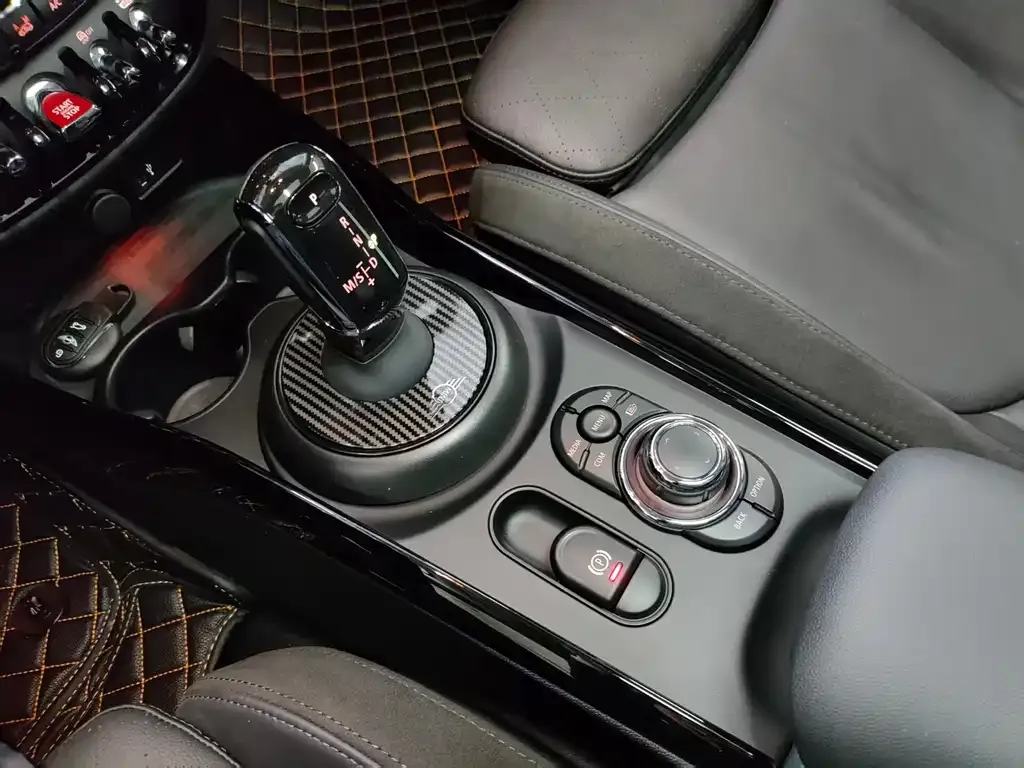 MINI Clubman — фото 2