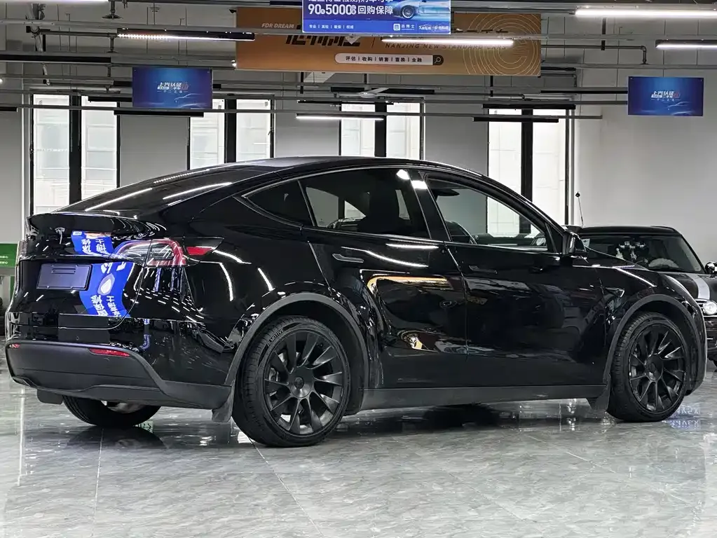 Tesla Model Y — фото 5