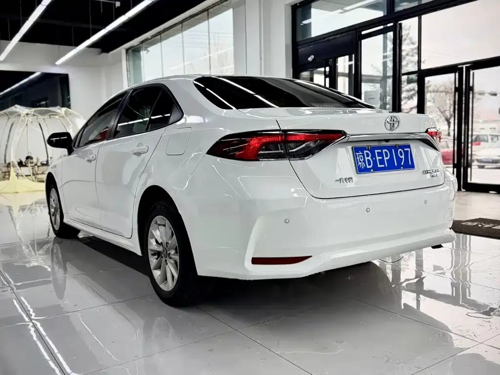Toyota Corolla — фото 10