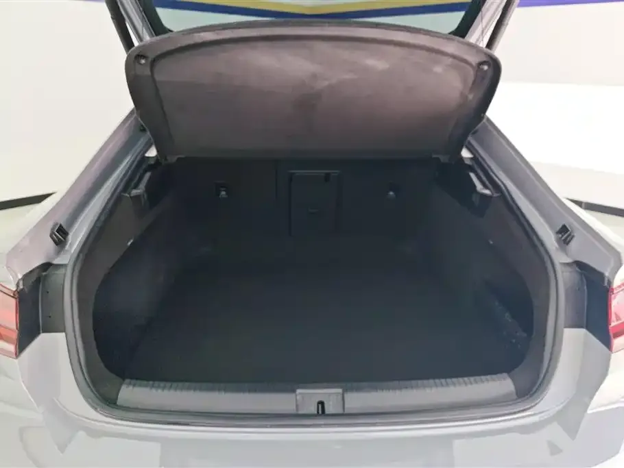 Volkswagen CC 2024 из CN, фото 2