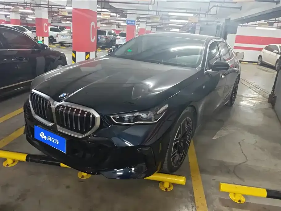 BMW 5 Series 2025 из CN, фото 1