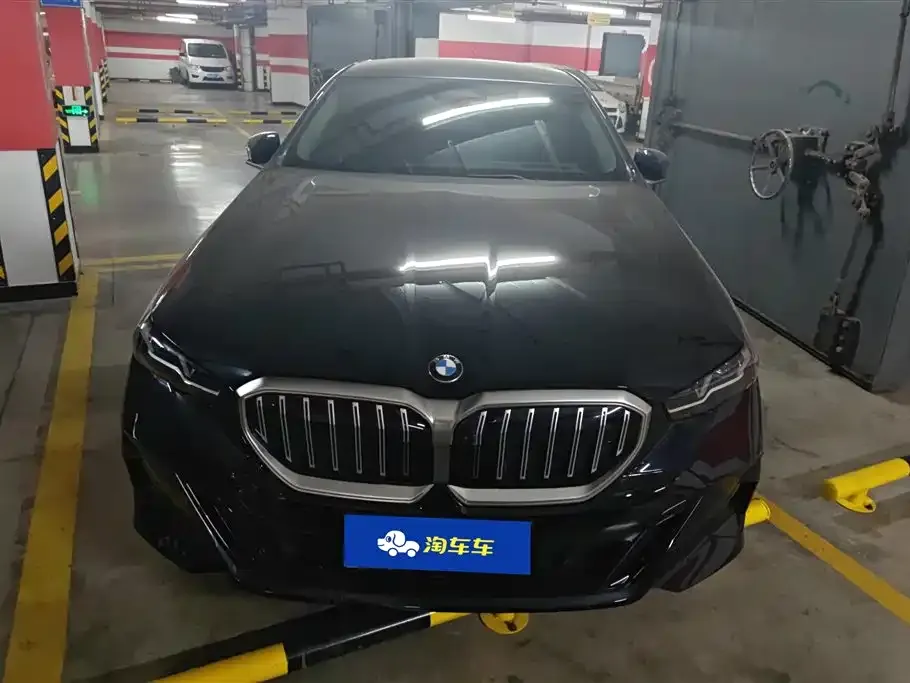 BMW 5 Series 2025 из CN, фото 8