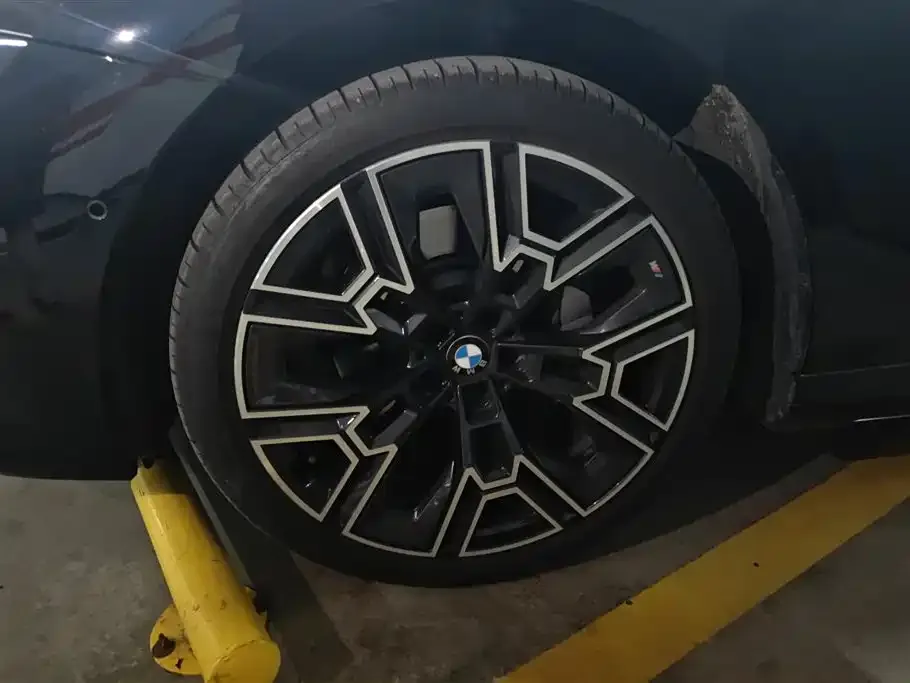 BMW 5 Series 2025 из CN, фото 2
