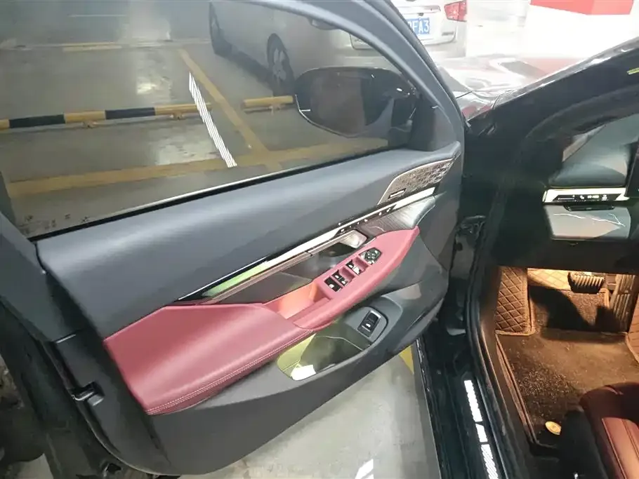 BMW 5 Series 2025 из CN, фото 5