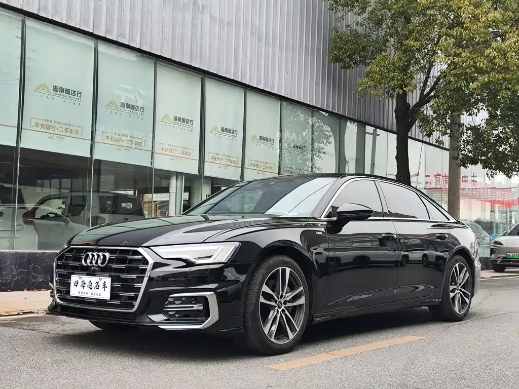Audi A6L — фото 1