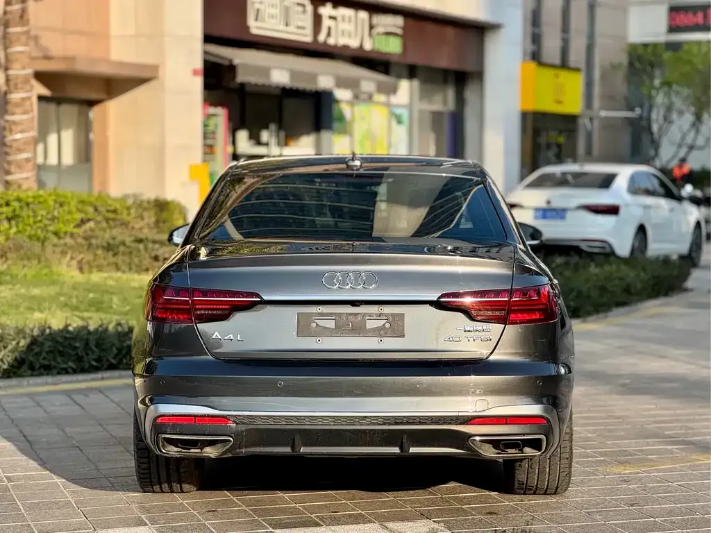 Audi A4L 2022 из CN, фото 2