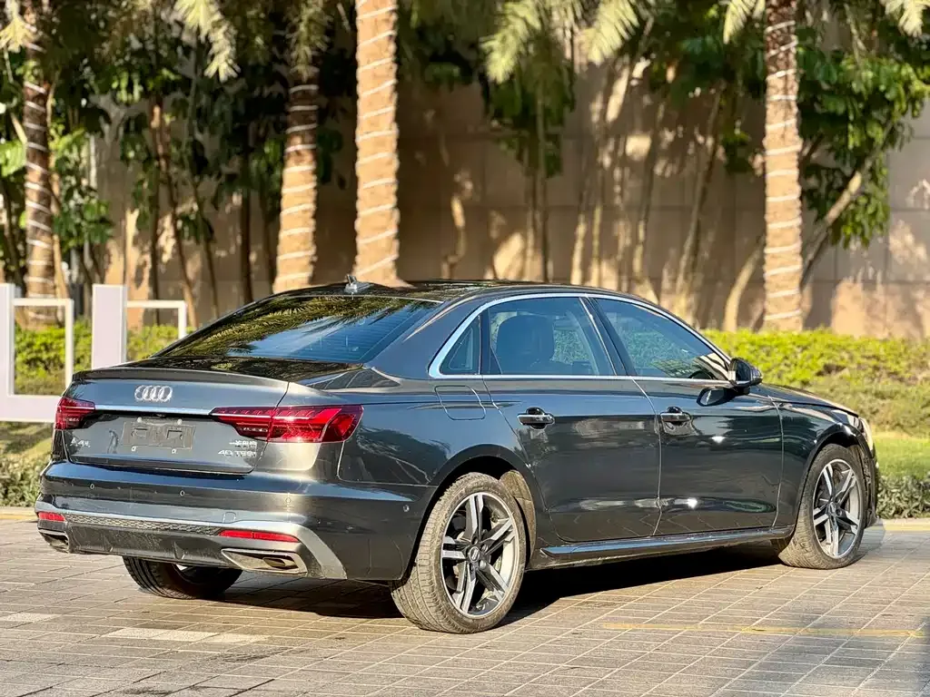 Audi A4L 2022 из CN, фото 9
