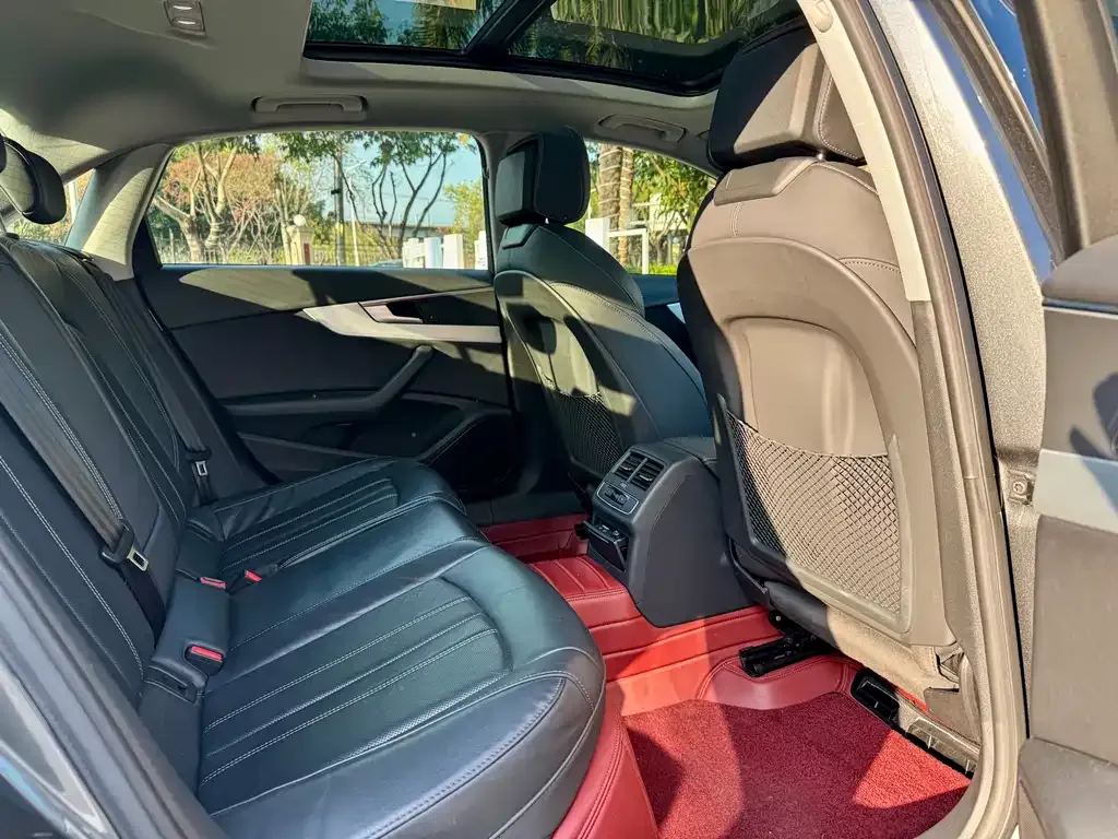 Audi A4L 2022 из CN, фото 3