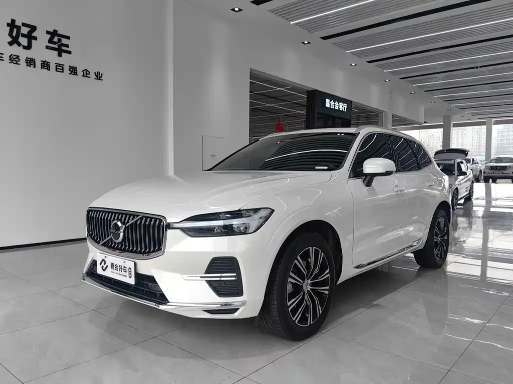 Volvo XC60 — фото 1