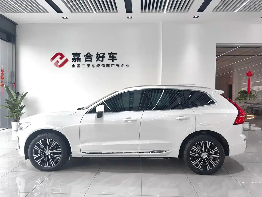 Volvo XC60 — фото 10