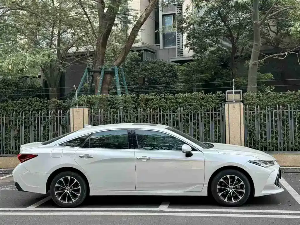 Toyota Avalon — фото 10