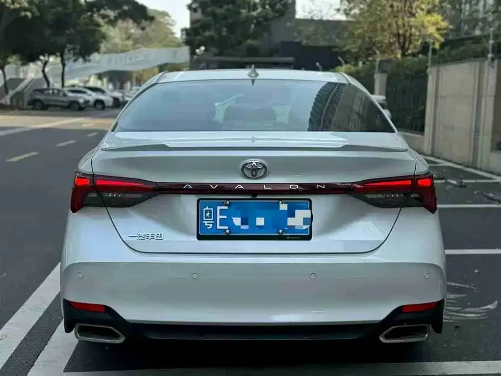 Toyota Avalon — фото 2