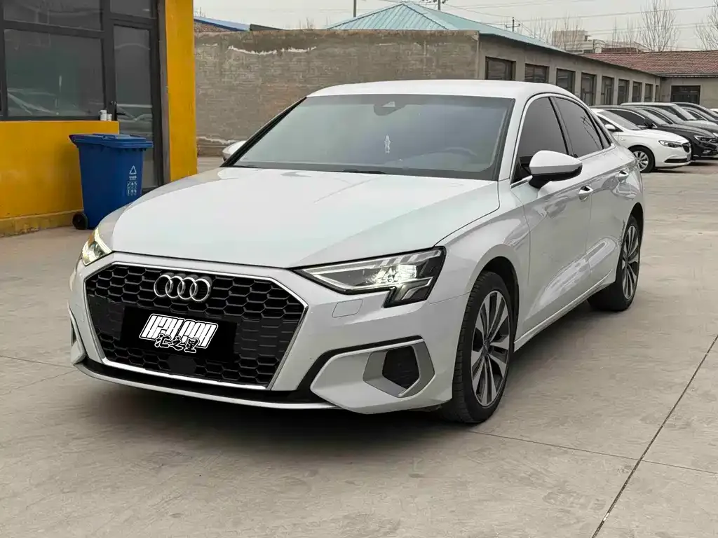 Audi A3 — фото 1